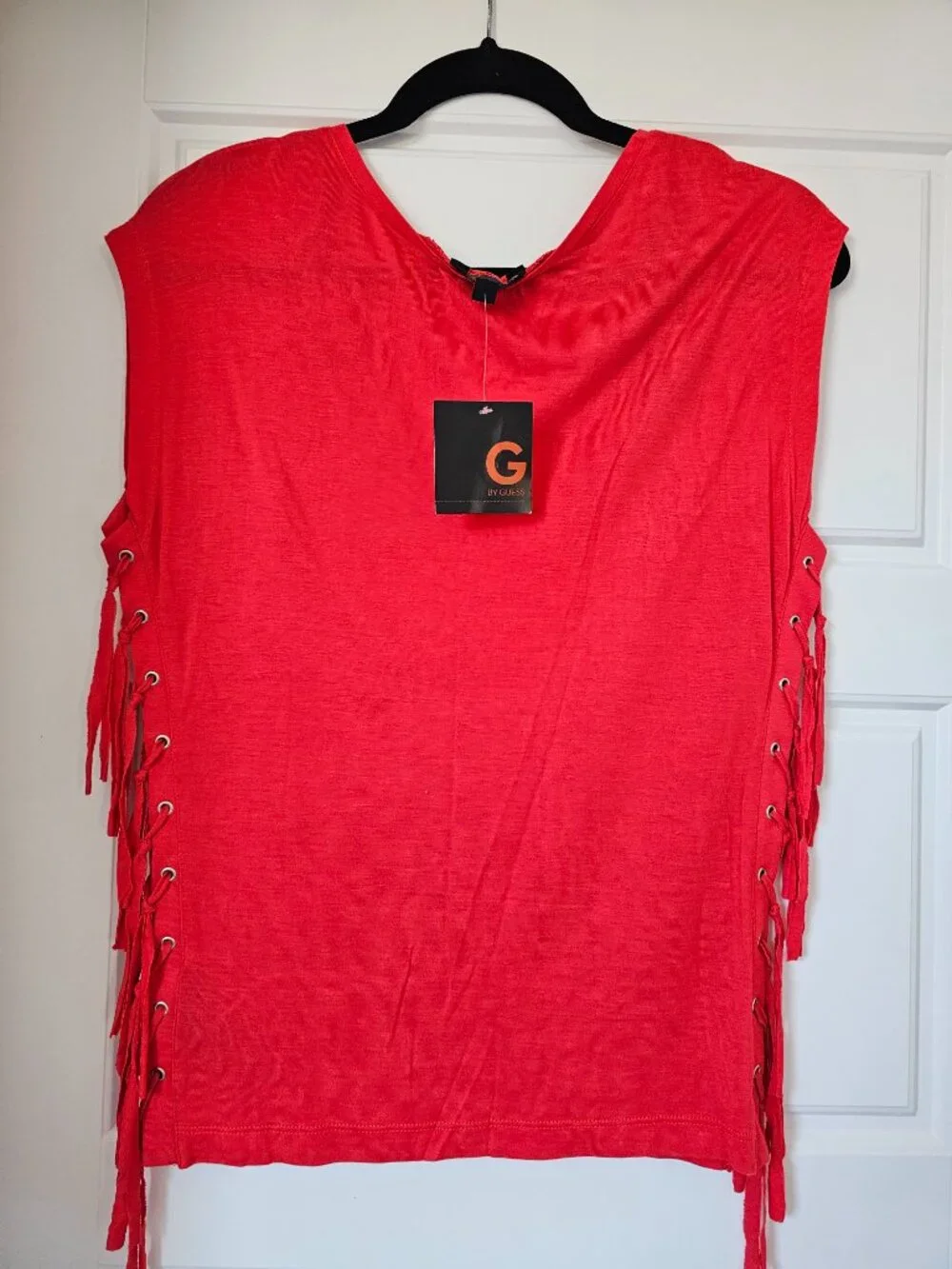 G by Guess red top with fringes and no sleeves - Picture 2 of 6